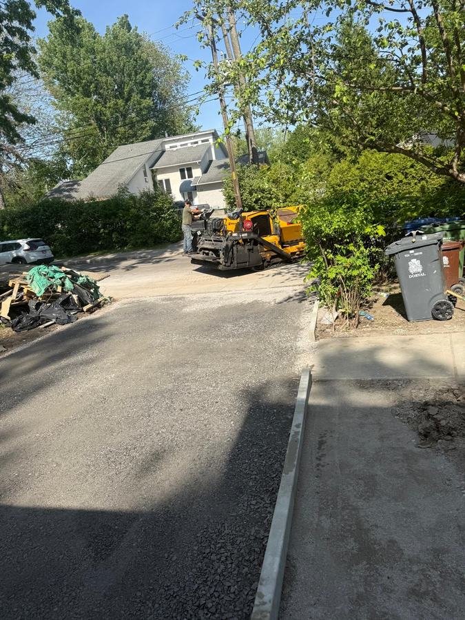 Entrée de garage préparée pour l’asphalte à Laval